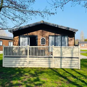 Holiday home Happy Days With Hot Tub, York